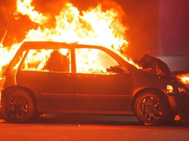 Две пенсионерки сожгли машину полицейского в Реутове