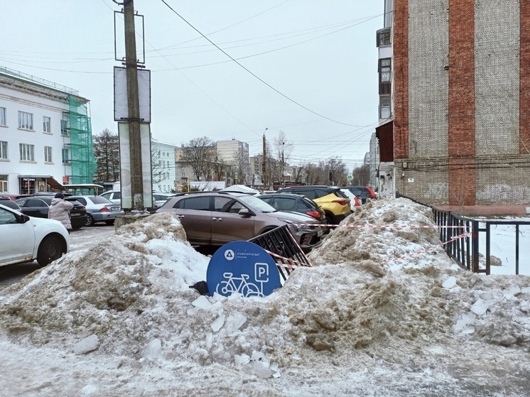 Велопарковка в Твери превратилась в снежную горку