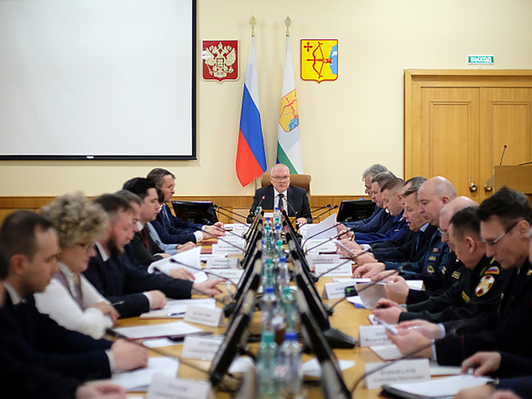 Киров готовится к новогодним праздникам, усилены меры безопасности