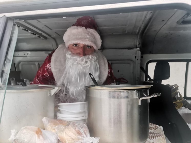 Новогодний стол собрали для голодающих жителей Иванова