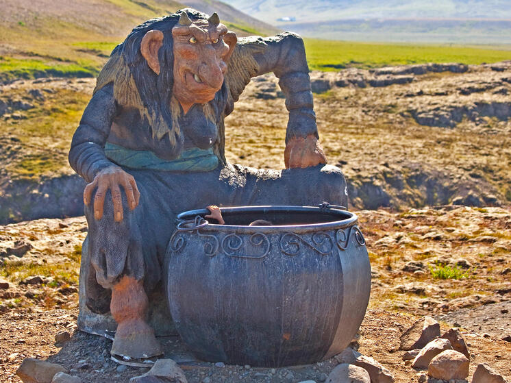 Исландские Деды Морозы наводили ужас на детей: история 13 братьев-троллей