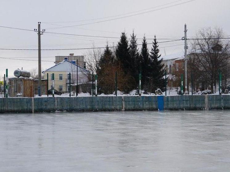 В Бузулуке начали заливать катки