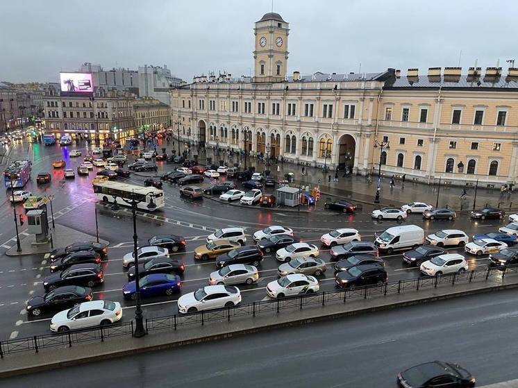 В центре Петербурга образовались пробки из-за приезда Путина