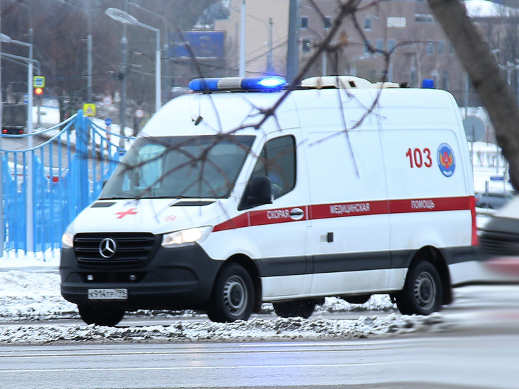 Пьяный старшеклассник сломал руку, скатившись с горки в Подмосковье