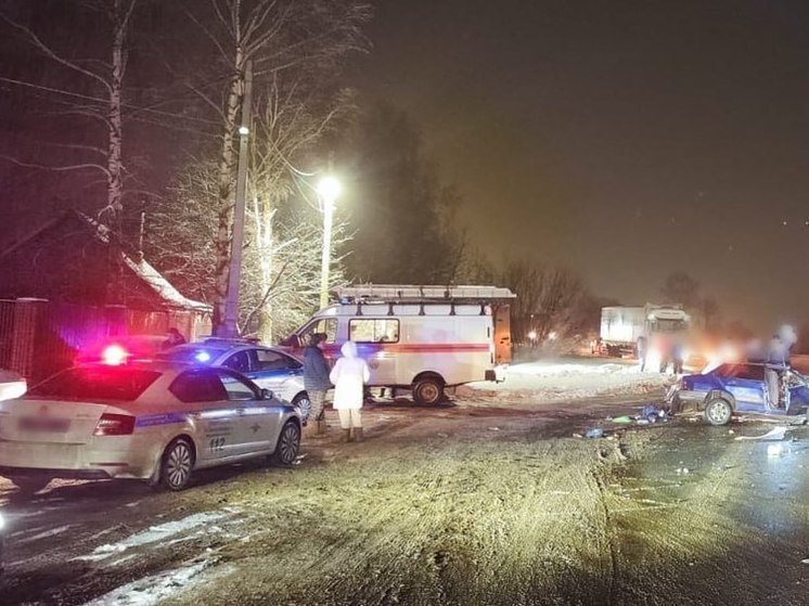 МВД: в Подмосковье при столкновении легковушки и автобуса погибли три человека