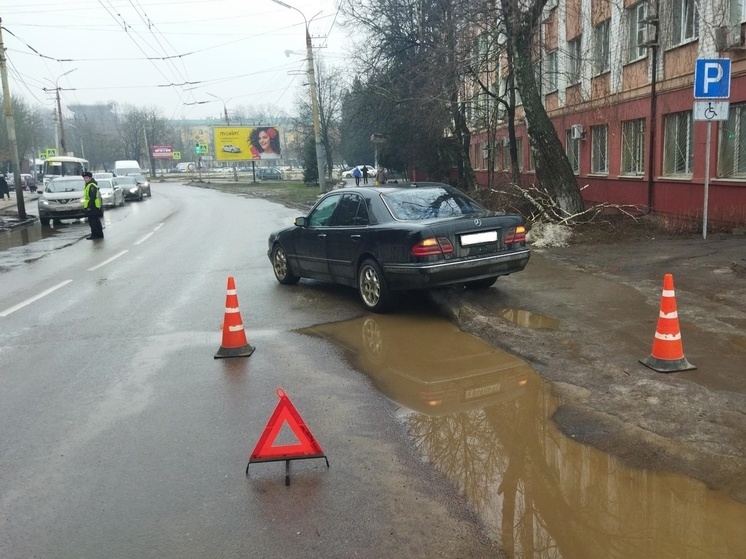 В Орле при столкновении двух авто пострадал пешеход