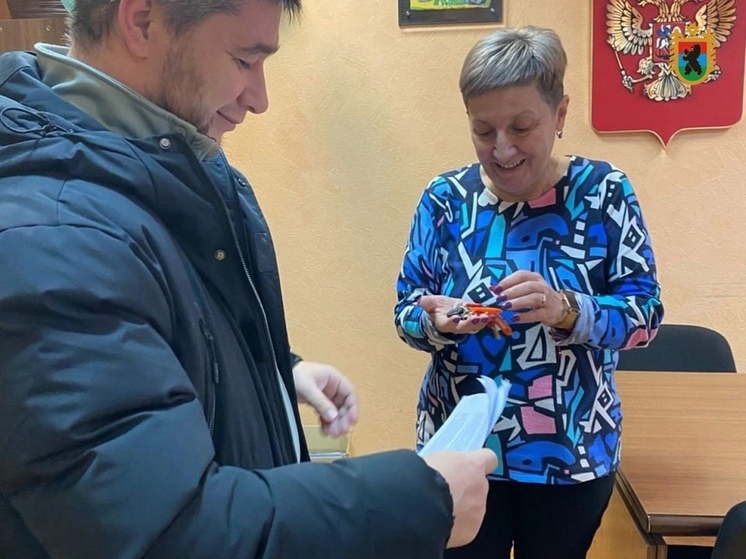 Семья участника СВО из Сегежского округа получила ключи от новой квартиры