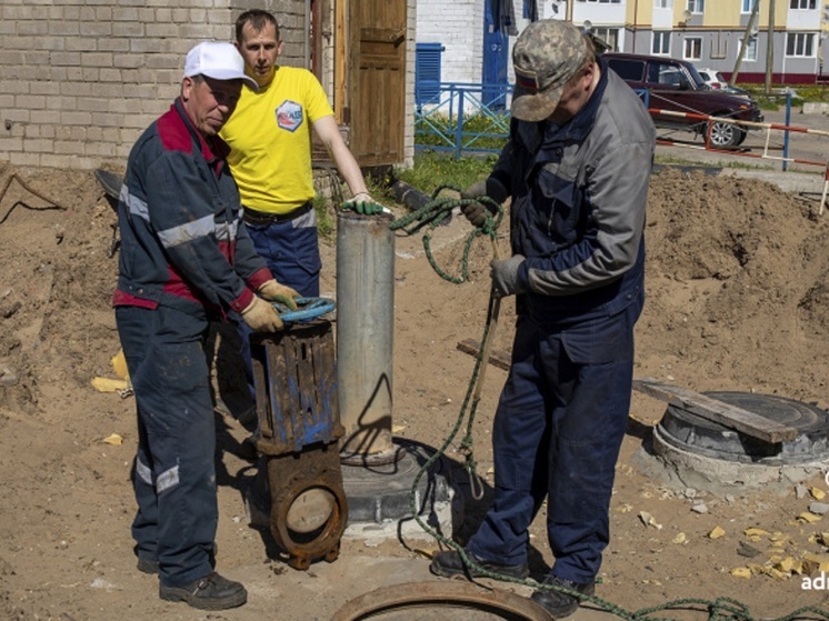 Горловины 13 септиков привели в порядок в Нарьян-Маре