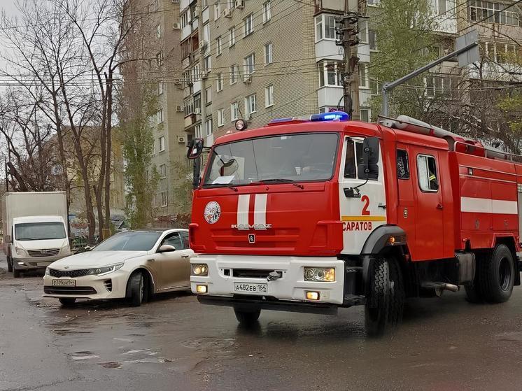 В Саратовской области пожарные за сутки тушили гараж и дома