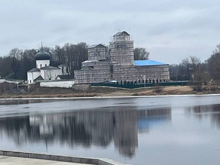 Реставрация Стефановской церкви Мирожского монастыря продолжается в Пскове