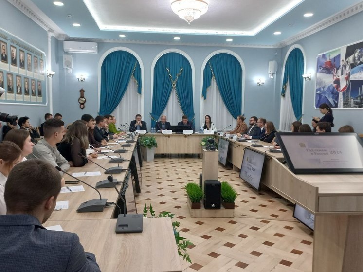 Все лучшее молодым семьям: в Пензе прошло заседание, посвященное мерам поддержки молодых студенческих семей