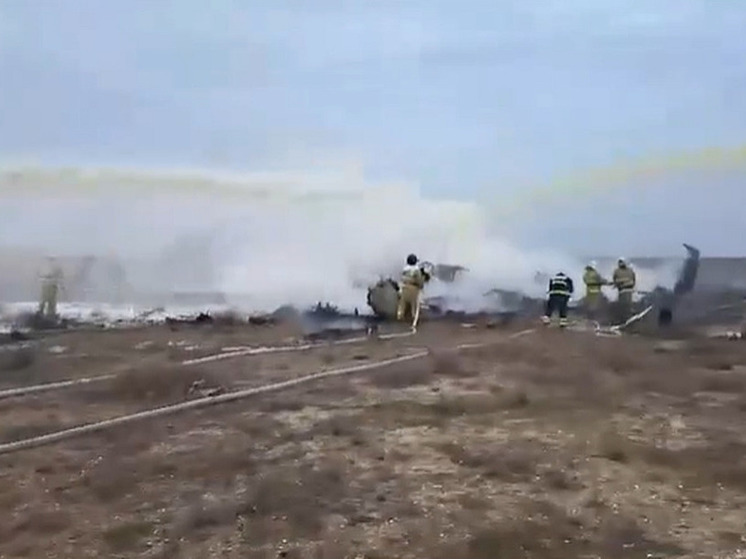 Тела четырех погибших найдены на месте крушения самолета в Актау