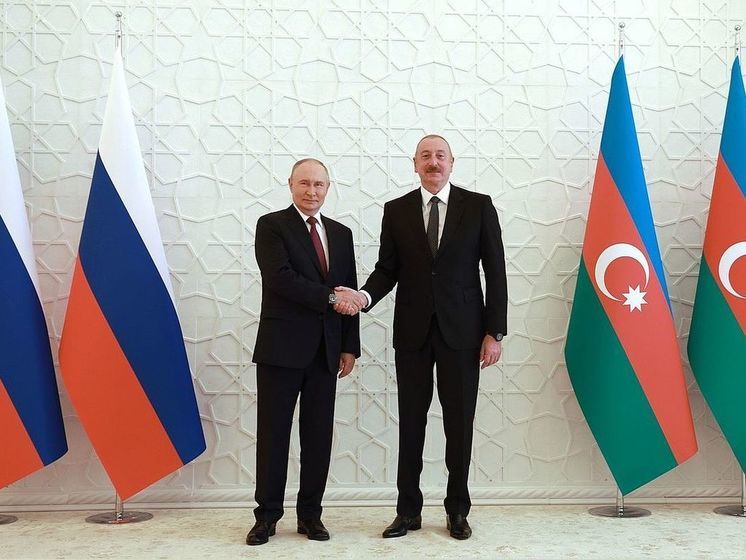 Алиев и Путин созвонились после крушения самолета в Казахстане