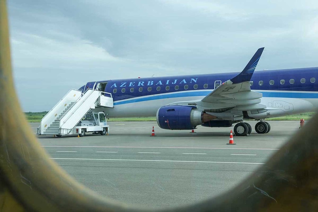 Как выглядит рукхнувший в Казахстане Embraer 190: внешний вид самолета, кабина пилотов, салон