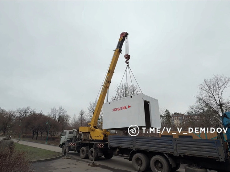 В Белгороде накануне праздников ставят дополнительные укрытия