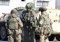 Ефрейтор Дмитрий Сороковой в зоне проведения специальной военной операции (СВО) под минометным обстрелом вооруженных сил Украины (ВСУ) вынес на себе двух тяжелораненых сослуживцев. Об этом сообщает ТАСС со ссылкой на Министерство обороны РФ. 