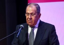 Комментируя вопрос, чем Россия может ответить на удары Украины по гражданским объектам западным оружием, министр иностранных дел РФ Сергей Лавров подчеркнул: "Мы будем отвечать, но не так, как это делает киевский режим