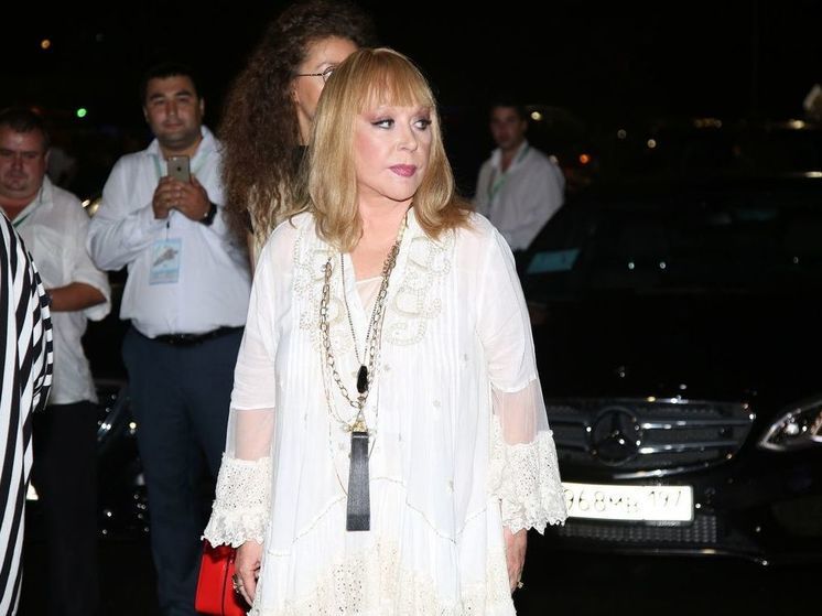 Галкин показал одетых в одинаковые пижамы Пугачеву и 11-летнюю дочь Лизу