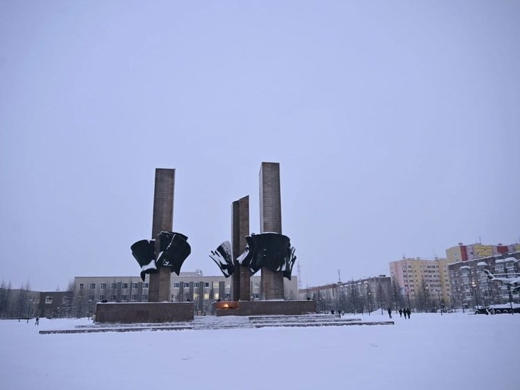 Ремонт мемориального комплекса на площади Памяти завершили в Новом Уренгое