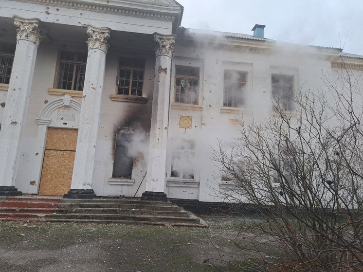 Боевики ВСУ обстреляли школу в Новой Каховке