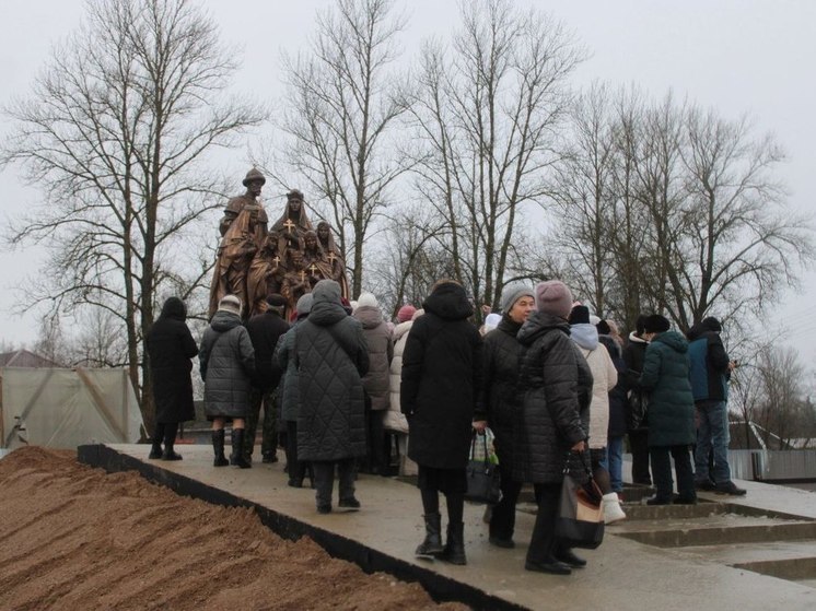 Новый памятник открыли в Дно