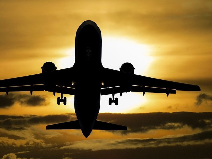 Летевший в Минводы лайнер Azerbaijan Airlines вернулся в Баку