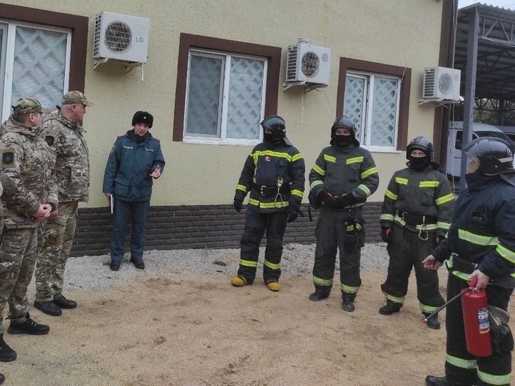 Херсонские пожарные провели совместную тренировку с судебными приставами