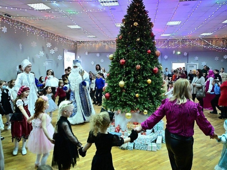 Около 2,5 тысячи прикумских детей побывали на благотворительных новогодних ёлках