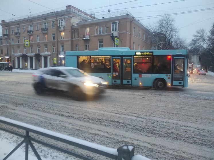 В новогоднюю ночь десять петербургских автобусов будут работать круглосуточно