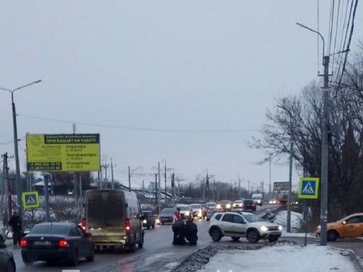 Очевидцы: Беременную женщину сбили около больницы в Щекино