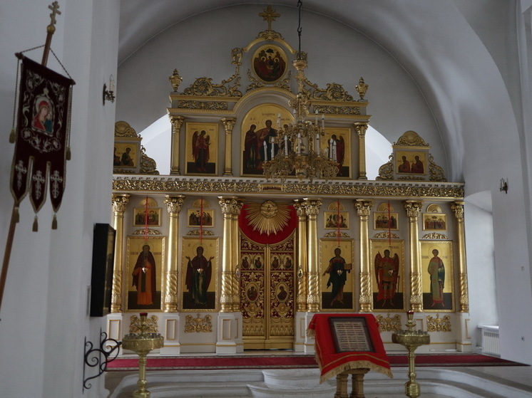 Синод РПЦ запретил священникам актерство, биржевую деятельность и профспорт