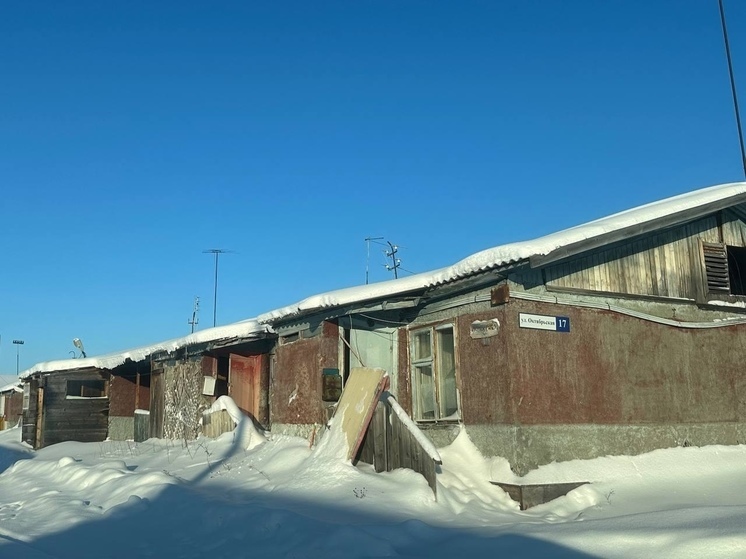 Семьи с детьми самовольно заселяются в аварийные дома в Новом Уренгое