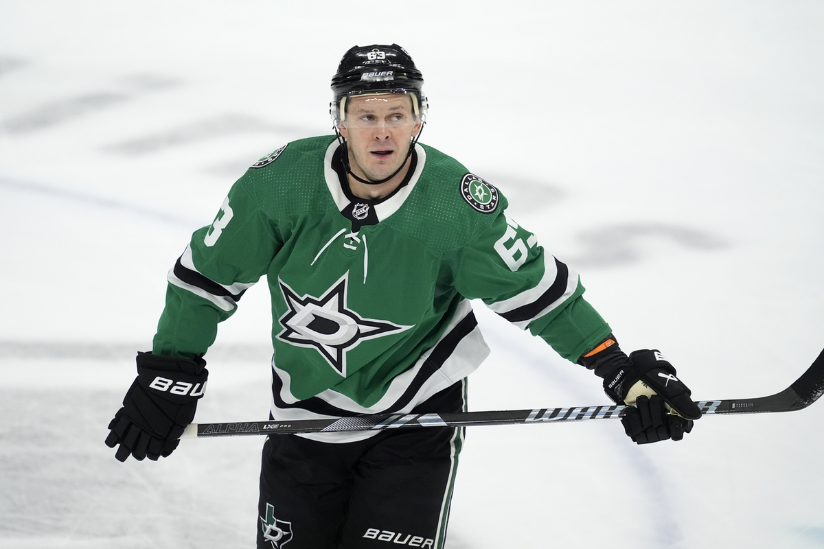 Гол и пас Дадонова не спасли «Даллас» от поражения в игре с «Миннесотой»