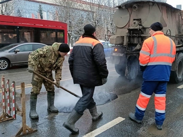 Предновогодний ямочный ремонт в Иваново идет на шести  улицах