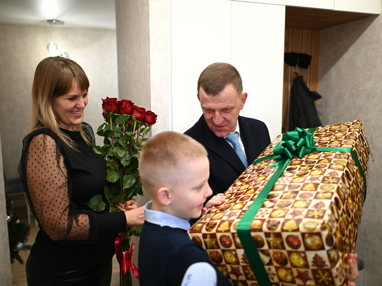 Вениамин Кондратьев подарил юному краснодарцу сапборд на Новый год