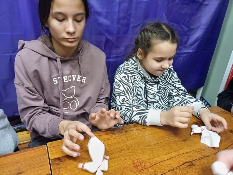 Посетителей библиотеки Лесозавода в НАО научили делать обереги