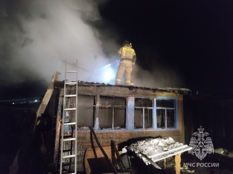 Дом, гараж и две машины горели в селе Забайкалья