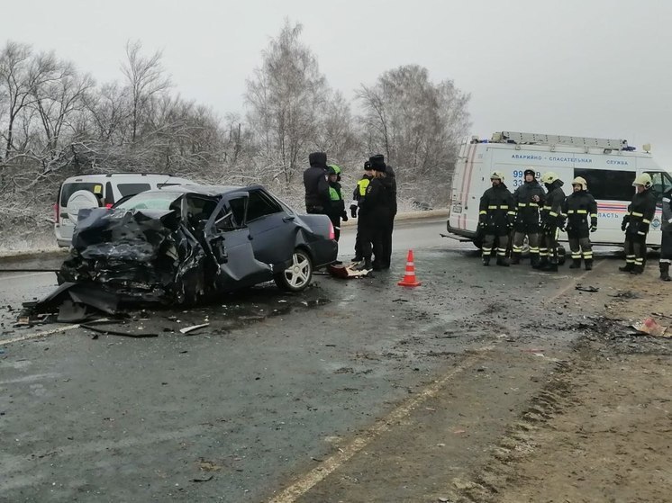 Рядом с Самарой погибли три человека в ДТП с тремя авто на трассе М-5 29 декабря