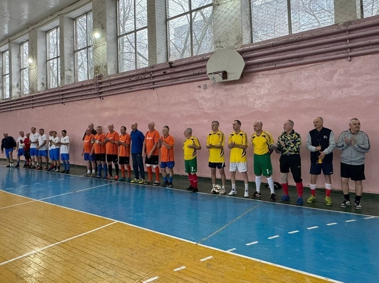 Ветераны Смоленского футбола собрались на предновогодний турнир