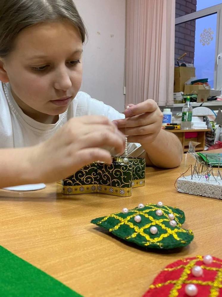Мастер-класс по новогодним игрушкам прошел в Большом Грызлово