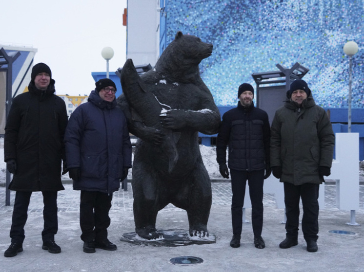 Бронзовую скульптуру медведя с герба города открыли в Анадыре