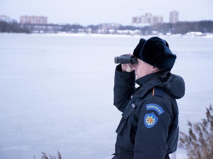 Жителям Подмосковья объяснили, почему лед на водоемах сейчас опасен