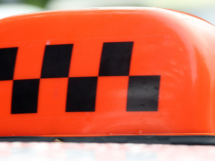 В Подмосковье заметили таксиста, который торговал пиротехникой неизвестного происхождения