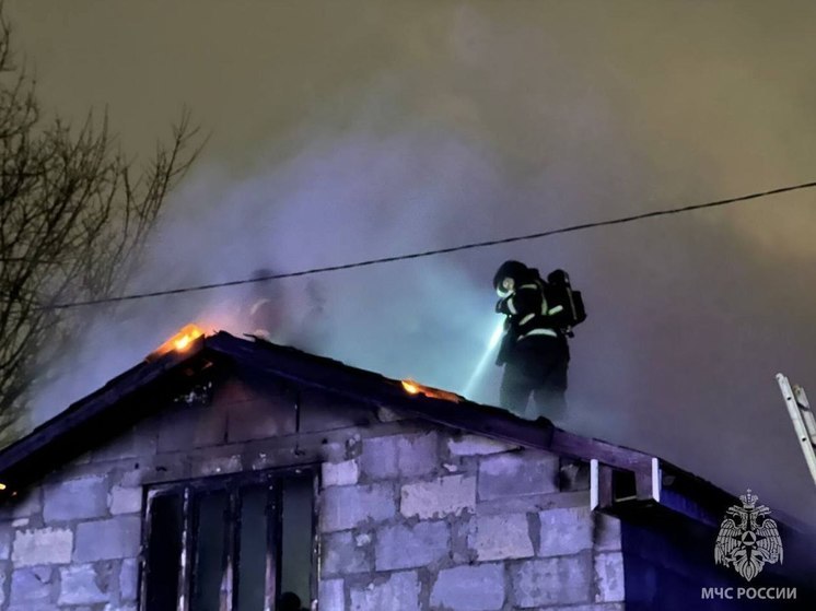 В Калининграде спасли человека из горящего дома