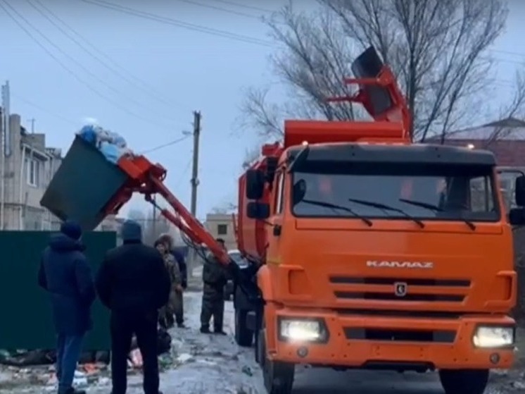 В райцентре Калмыкии продолжают борьбу с мусором