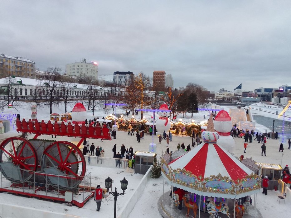 Фото предновогоднего Екатеринбурга