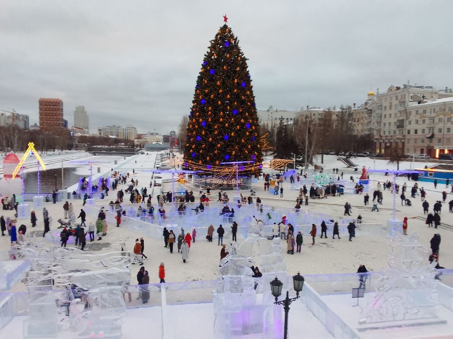 Фото предновогоднего Екатеринбурга
