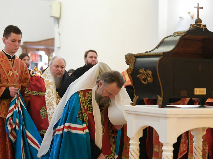 В тверской Спасо-Преображенский собор из Франции доставили ковчег с мощами мученика Вонифатия