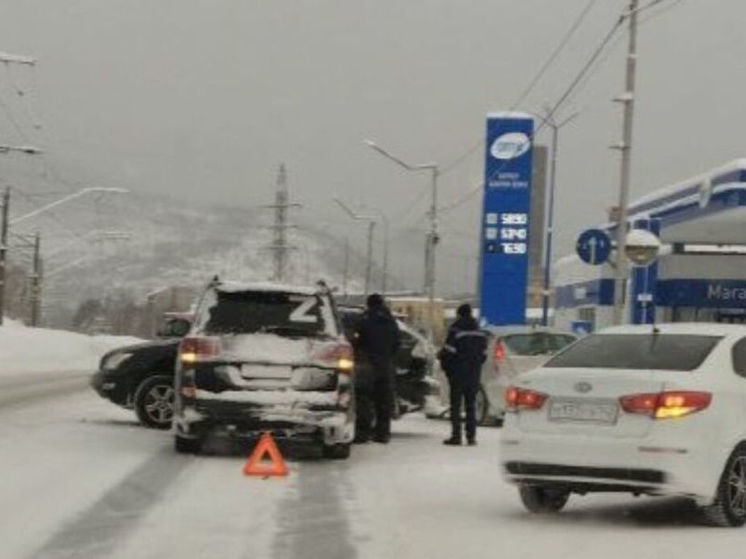 Соцсети: глава Таштагольского района попал в ДТП у заправки