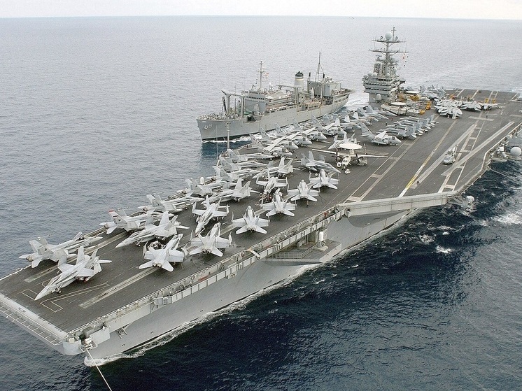 Хуситы атаковали американский авианосец, готовивший атаку на Йемен